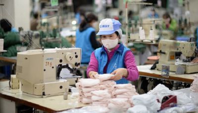 Hải quan chỉ làm thủ tục xuất khẩu khẩu trang y tế khi có giấy phép